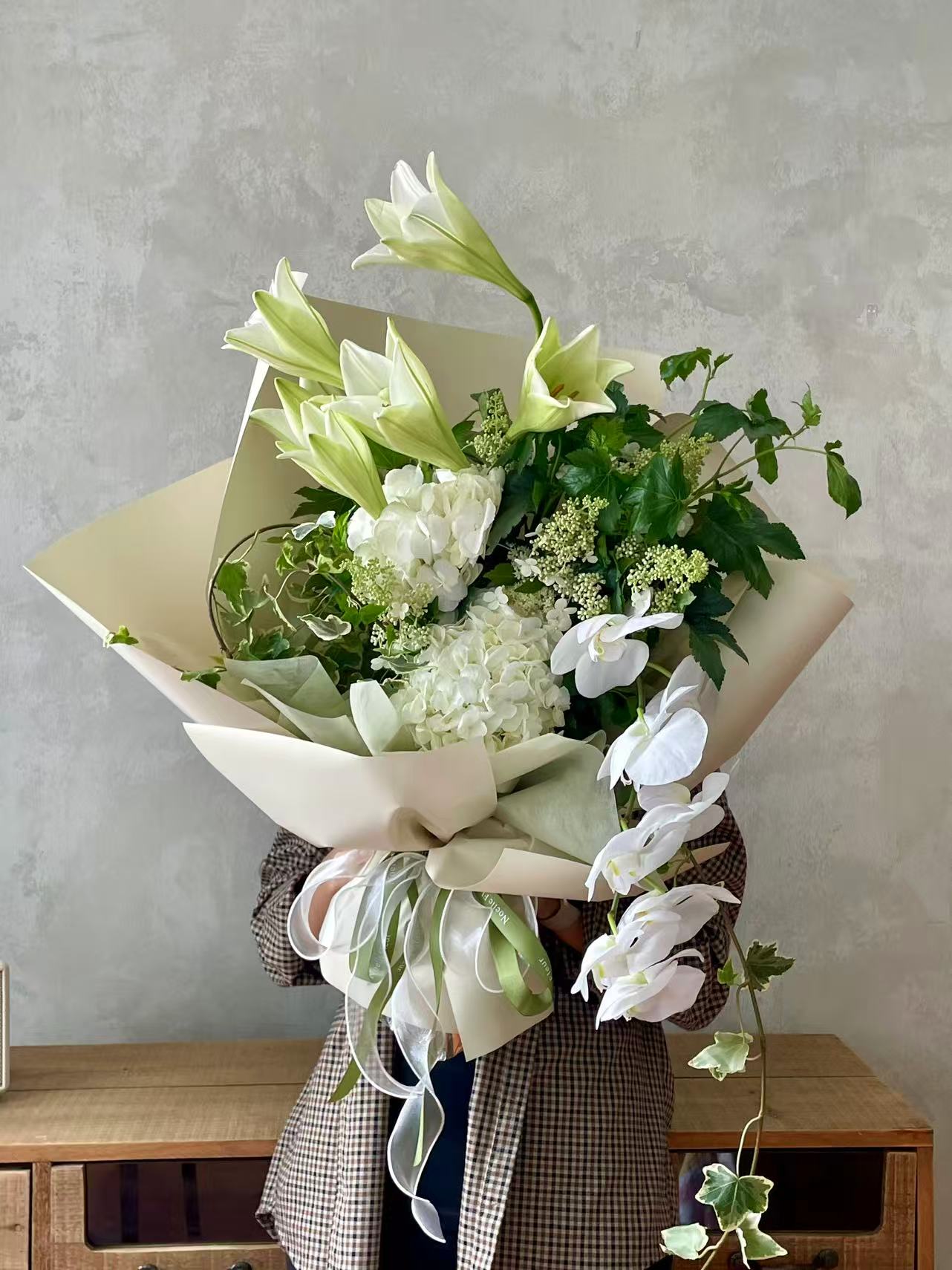 Sophisticated purple and white bouquet